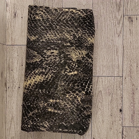 Kenneth Cole Reaction Snake Skin Black And Gray Clutch Wallet - Picture 3 of 7